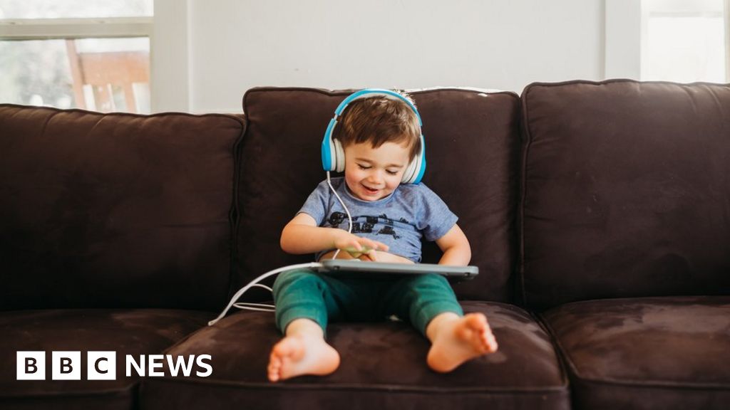 Experts warn pre-school children’s screen time at ‘crisis&nbsp;point’