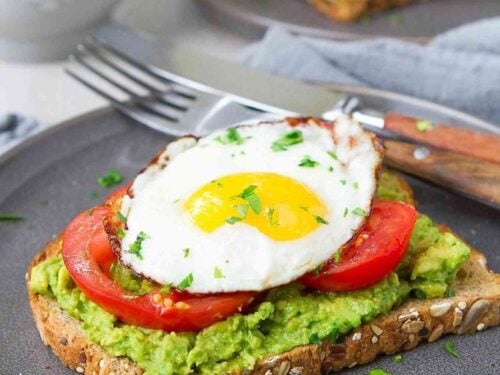 Avocado Toast with Poached Egg and Tomato Salad –&nbsp;Plan4One.com